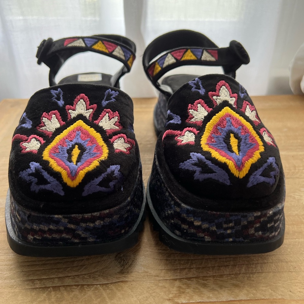 FARM Rio Embroidered Platform Shoe In Black Women’s Size 8 New - Picture 4 of 11
